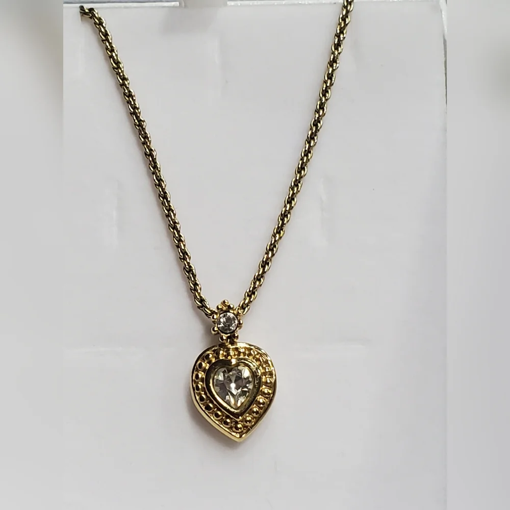 ⚜️❤️⚜️Christian Dior Gold Plated Vintage Queen 2 Crystals ❤️ Pendant - Picture 1 of 10